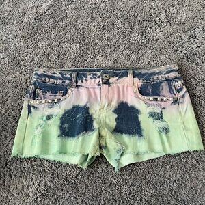 NWOT Size 11 Mudd colored shorts